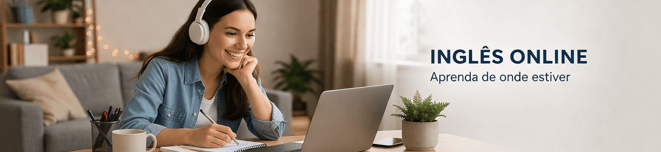 Aluno estudando inglês online em casa com laptop